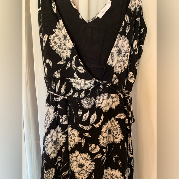 Lush floral wrap dress, size M ( small bust ) - Picture 2 of 7